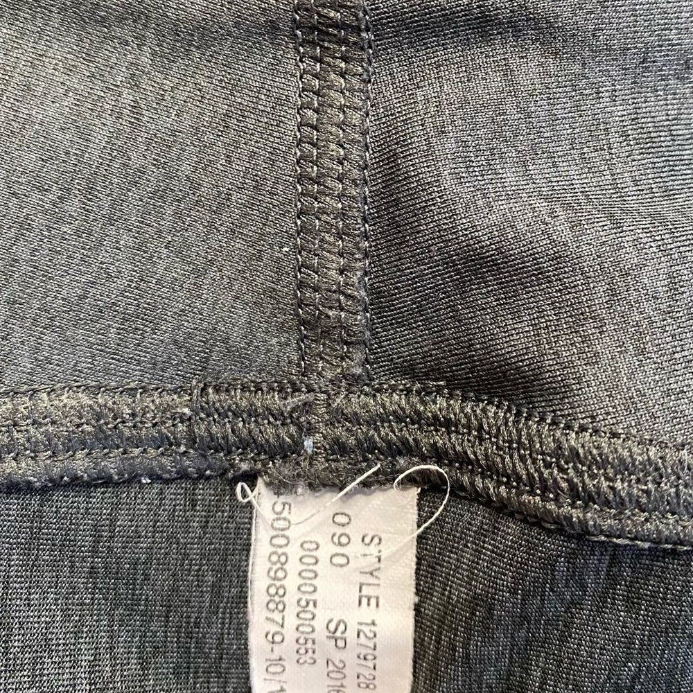 Under Armour Gray Capri Leggings Size S - Picture 4 of 6